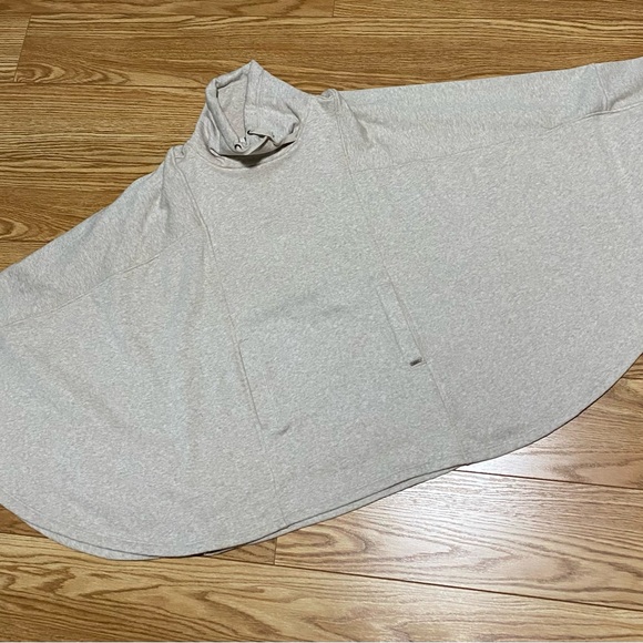 UGG Cream poncho cape - Picture 2 of 6